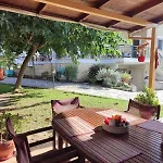 η αυλή Appartement Aridaía