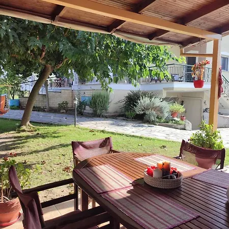 η αυλή Apartament Aridaía