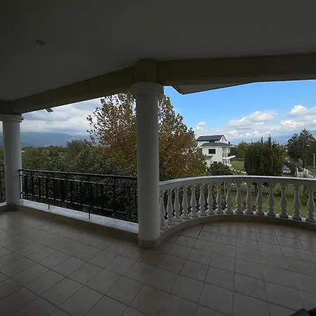 Daire η αυλή *
