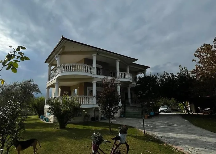 Η Αυλή Aridaía