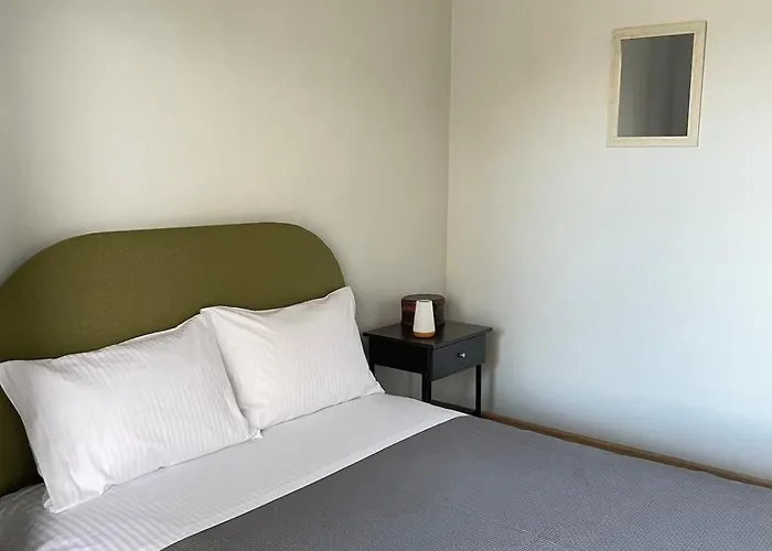 Η Αυλή * Aridaía